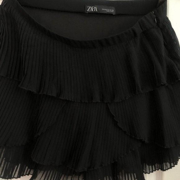 EUC Zara Black Ruffle Pleated Skirt with Shorts (Skort) in Size Medium - Picture 3 of 7